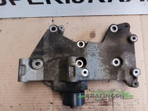 Support dynamo bas d'un Renault Clio III (BR/CR) 1.2 16V 75 2007