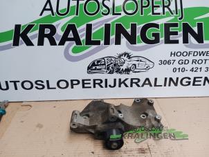 Support dynamo bas d'un Renault Clio III (BR/CR) 1.2 16V 75 2007