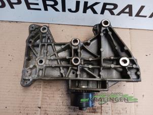 Support dynamo bas d'un Renault Clio III (BR/CR) 1.2 16V 75 2007