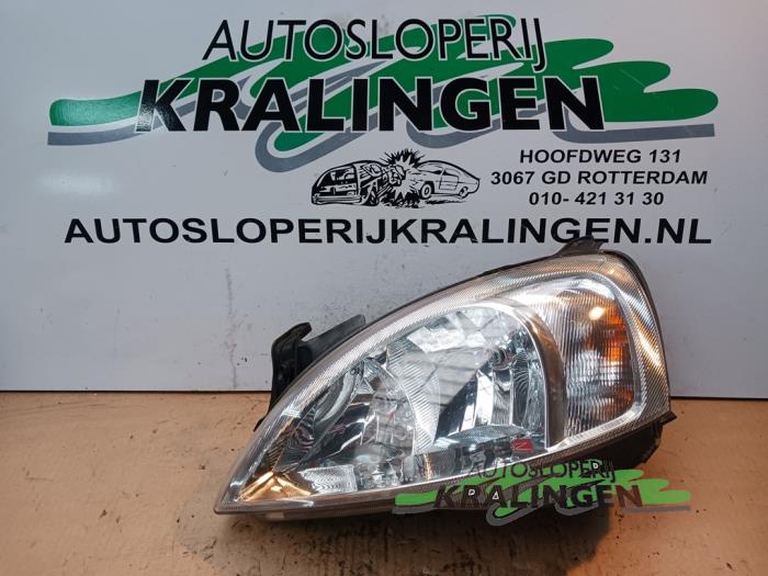 Używane Reflektor lewy Opel Corsa C (F08/68) 1.0 12V Cena € 39,99 Procedura marży oferowane przez Autosloperij Kralingen B.V.