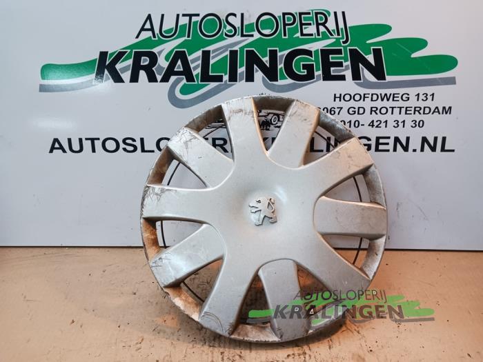 Używane Kolpak Peugeot 107 1.0 12V Cena € 19,99 Procedura marży oferowane przez Autosloperij Kralingen B.V.