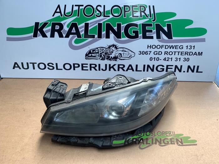 Używane Reflektor lewy Renault Laguna II Grandtour (KG) 2.0 16V Turbo Cena € 99,99 Procedura marży oferowane przez Autosloperij Kralingen B.V.