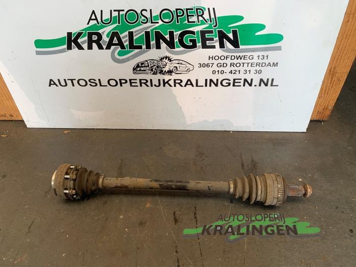 Begagnade Drivaxel, höger bak BMW 1 serie (E87/87N) 116i 1.6 16V Pris € 49,99 Marginaltabell erbjuds av Autosloperij Kralingen B.V.