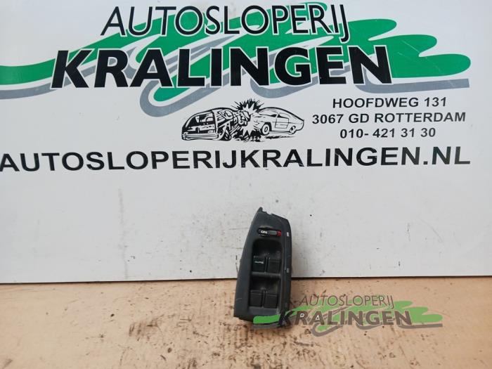 Usados Interruptor de ventanilla eléctrica Honda Civic (EJ/EK) 1.4iS 16V Precio € 49,99 Norma de margen ofrecido por Autosloperij Kralingen B.V.