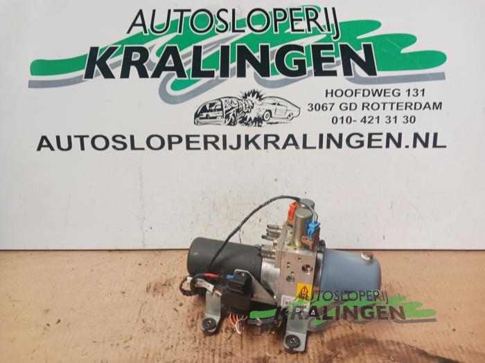 Używane Silnik dachu cabrio Renault Megane II CC (EM) 1.6 16V Cena € 100,00 Procedura marży oferowane przez Autosloperij Kralingen B.V.