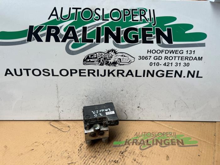 Usagé Bloc ABS Mitsubishi Lancer Wagon (CS/CT) 1.6 16V Prix € 49,98 Règlement à la marge proposé par Autosloperij Kralingen B.V.