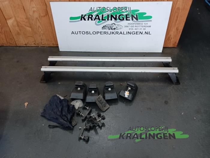 Gebrauchte Dachträger Set Ford Focus 2 1.8 16V Flexifuel Preis € 74,99 Margenregelung angeboten von Autosloperij Kralingen B.V.