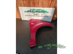 Begagnade Framskärm, höger Peugeot 107 1.0 12V Pris € 99,99 Marginaltabell erbjuds av Autosloperij Kralingen B.V.