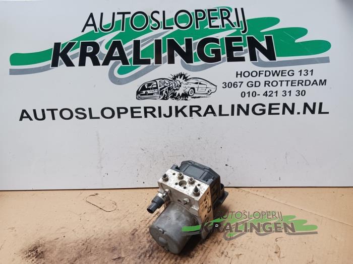 Begagnade ABS-pump Citroen C8 (EA/EB) 3.0 V6 24V Pris € 19,99 Marginaltabell erbjuds av Autosloperij Kralingen B.V.