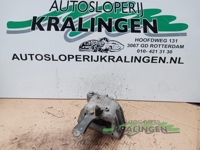 Usagé Support moteur Volkswagen Bora (1J2) 1.9 TDI 130 Prix € 34,99 Règlement à la marge proposé par Autosloperij Kralingen B.V.