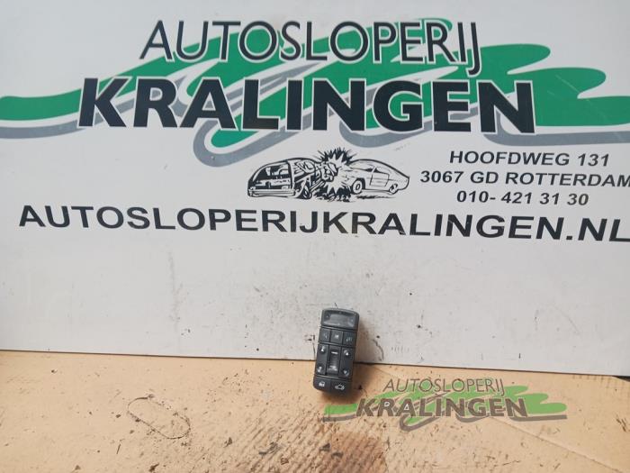 Usados Interruptor de ventanilla eléctrica Opel Vectra C GTS 2.2 16V Precio € 34,99 Norma de margen ofrecido por Autosloperij Kralingen B.V.