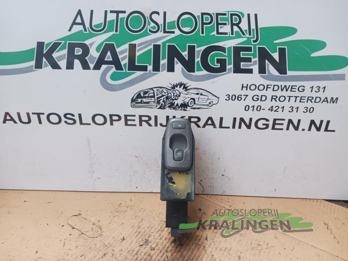 Usados Interruptor de ventanilla eléctrica Volvo V70 (SW) 2.4 T 20V Precio € 19,99 Norma de margen ofrecido por Autosloperij Kralingen B.V.