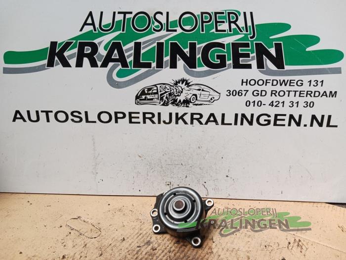 Begagnade Vattenpump Toyota Yaris II (P9) 1.0 12V VVT-i Pris på förfrågan erbjuds av Autosloperij Kralingen B.V.