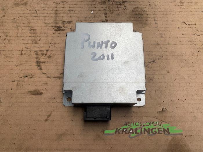 Używane Modul (rózne) Fiat Grande Punto (199) 1.3 JTD Multijet 16V 85 Actual Cena € 19,99 Procedura marży oferowane przez Autosloperij Kralingen B.V.