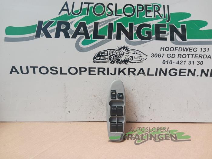Usados Interruptor combinado de ventanillas Nissan Almera Tino (V10M) 1.8 16V Precio € 39,99 Norma de margen ofrecido por Autosloperij Kralingen B.V.