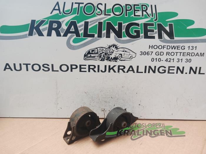 Used Engine mount Nissan Almera Tino (V10M) 1.8 16V Price € 39,99 Margin scheme offered by Autosloperij Kralingen B.V.