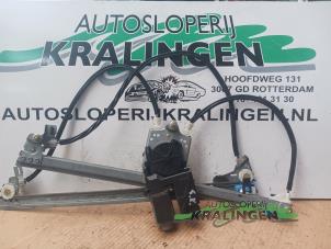 Używane Mechanizm szyby prawej przedniej wersja 4-drzwiowa Renault Espace (JK) 3.0 dCi V6 24V Grand Espace Cena na żądanie oferowane przez Autosloperij Kralingen B.V.
