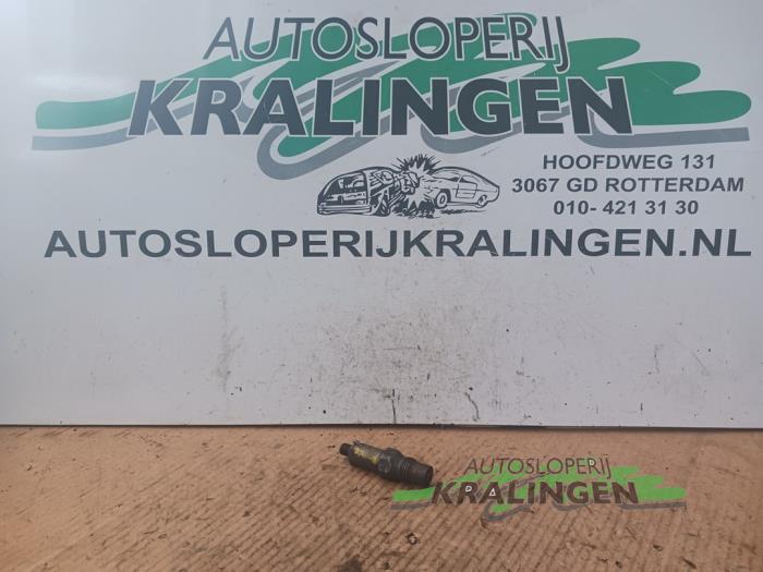 Usagé Injecteurs Fiat Doblo (223A/119) 1.9 D Prix € 49,99 Règlement à la marge proposé par Autosloperij Kralingen B.V.