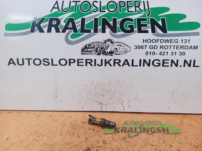 Usagé Injecteurs Fiat Punto II (188) 1.9 DS 60 3-Drs. Prix € 49,99 Règlement à la marge proposé par Autosloperij Kralingen B.V.