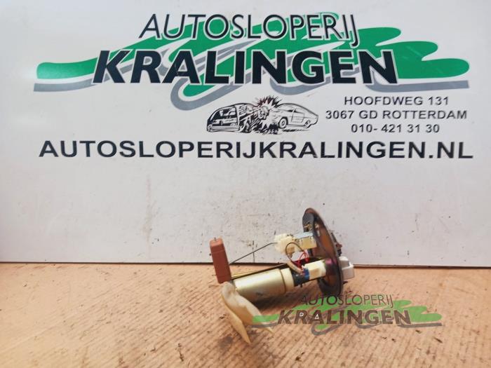 Usagé Pompe essence Mazda 626 (GF14) 1.8i 16V Prix € 49,99 Règlement à la marge proposé par Autosloperij Kralingen B.V.