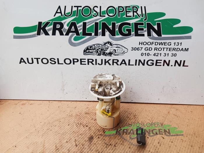 Gebrauchte Benzinpumpe Renault Clio II (BB/CB) 1.4 Preis € 24,99 Margenregelung angeboten von Autosloperij Kralingen B.V.