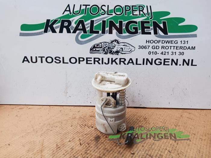 Usagé Pompe essence Renault Clio II (BB/CB) 1.2 16V Prix € 49,99 Règlement à la marge proposé par Autosloperij Kralingen B.V.