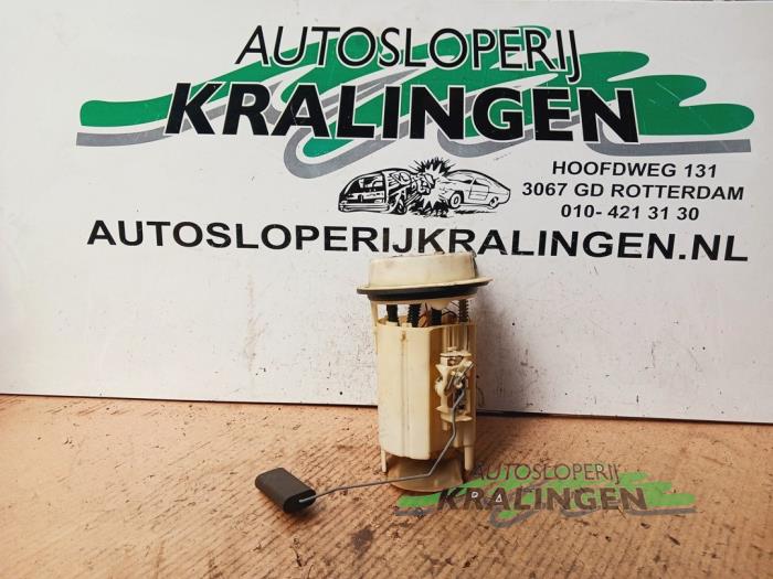 Used Petrol pump Peugeot 406 Coupé (8C) 2.9 V6 24V Price € 19,99 Margin scheme offered by Autosloperij Kralingen B.V.