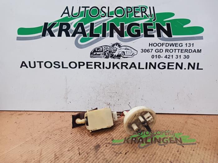 Usagé Pompe essence Peugeot 306 (7A/C/S) 1.4 XN,XR,XA,XRA Prix € 24,99 Règlement à la marge proposé par Autosloperij Kralingen B.V.