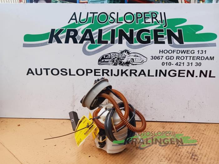 Begagnade Bensinpump Volkswagen Golf III (1H1) 1.6 i Pris € 24,99 Marginaltabell erbjuds av Autosloperij Kralingen B.V.