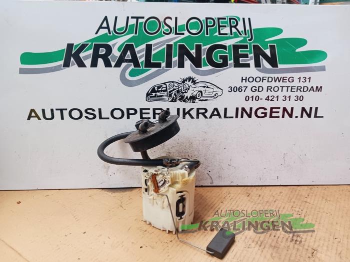 Gebrauchte Benzinpumpe Volkswagen Vento (1H2) 1.8 i Preis € 24,99 Margenregelung angeboten von Autosloperij Kralingen B.V.