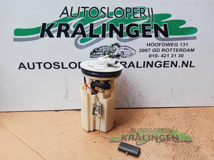 Usagé Pompe essence Chrysler PT Cruiser 2.0 16V Prix € 30,00 Règlement à la marge proposé par Autosloperij Kralingen B.V.