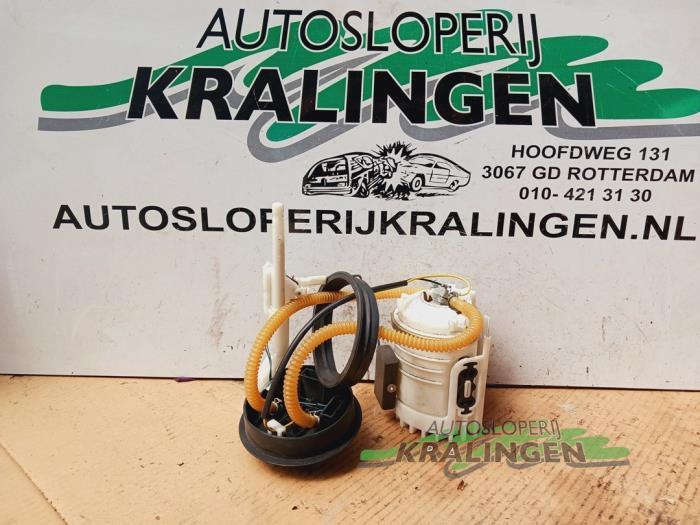 Begagnade Bensinpump Volkswagen Golf III (1H1) 1.6 i Pris € 24,99 Marginaltabell erbjuds av Autosloperij Kralingen B.V.