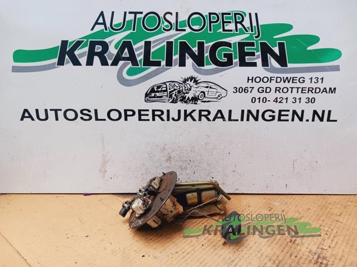 Usagé Pompe essence Mazda 323 C (BG13/83) 1.6i LX,GLX 16V Prix € 34,99 Règlement à la marge proposé par Autosloperij Kralingen B.V.