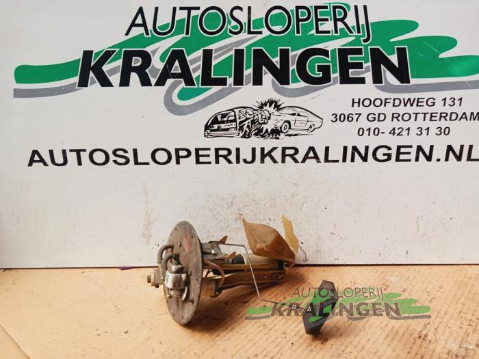 Gebrauchte Benzinpumpe Mazda 121 (JA/JB) 1.3i LX,GLX Preis € 24,99 Margenregelung angeboten von Autosloperij Kralingen B.V.