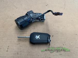 Begagnade Tändningslås + nyckel Peugeot 208 I (CA/CC/CK/CL) 1.2 Vti 12V PureTech 82 Pris € 24,99 Marginaltabell erbjuds av Autosloperij Kralingen B.V.