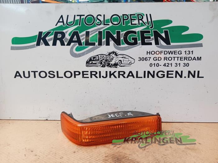 Używane Kierunkowskaz prawy Jeep Cherokee (XJ) 4.0 i Cena € 24,98 Procedura marży oferowane przez Autosloperij Kralingen B.V.