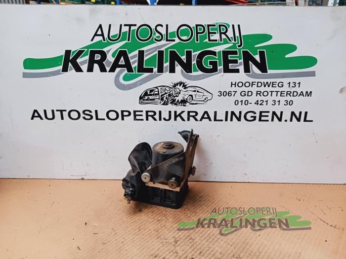 Używane Pompa ABS Peugeot 1007 (KM) 1.6 GTI,Gentry 16V Cena € 44,98 Procedura marży oferowane przez Autosloperij Kralingen B.V.