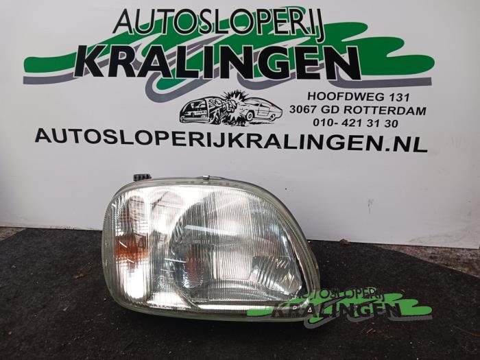 Używane Reflektor prawy Nissan Micra (K11) 1.3 LX,SLX 16V Cena € 24,99 Procedura marży oferowane przez Autosloperij Kralingen B.V.