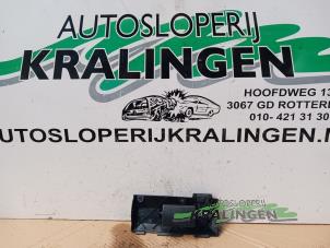 Begagnade Handskfacklock Ford Mondeo III 1.8 16V Pris på förfrågan erbjuds av Autosloperij Kralingen B.V.