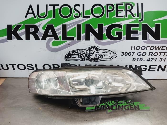 Używane Reflektor prawy Opel Vectra B (36) 1.8 16V Ecotec Cena € 24,98 Procedura marży oferowane przez Autosloperij Kralingen B.V.