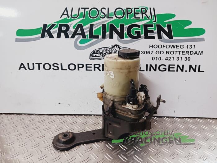 Usagé Pompe de direction Opel Signum (F48) 2.2 DTI 16V Prix € 34,98 Règlement à la marge proposé par Autosloperij Kralingen B.V.