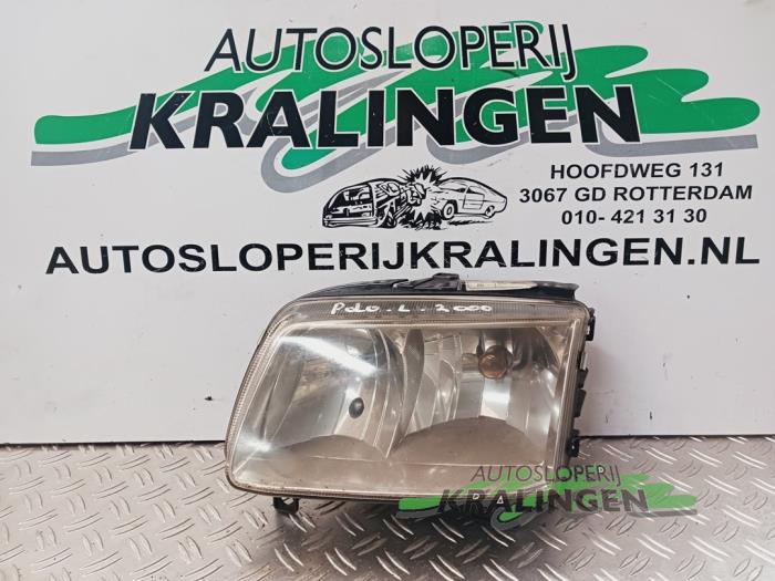 Używane Reflektor lewy Volkswagen Polo III (6N2) 1.4 16V 75 Cena € 24,98 Procedura marży oferowane przez Autosloperij Kralingen B.V.