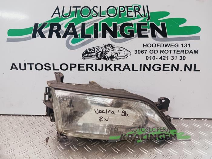 Używane Reflektor prawy Opel Vectra B (38) 1.6 16V Ecotec Cena € 19,98 Procedura marży oferowane przez Autosloperij Kralingen B.V.