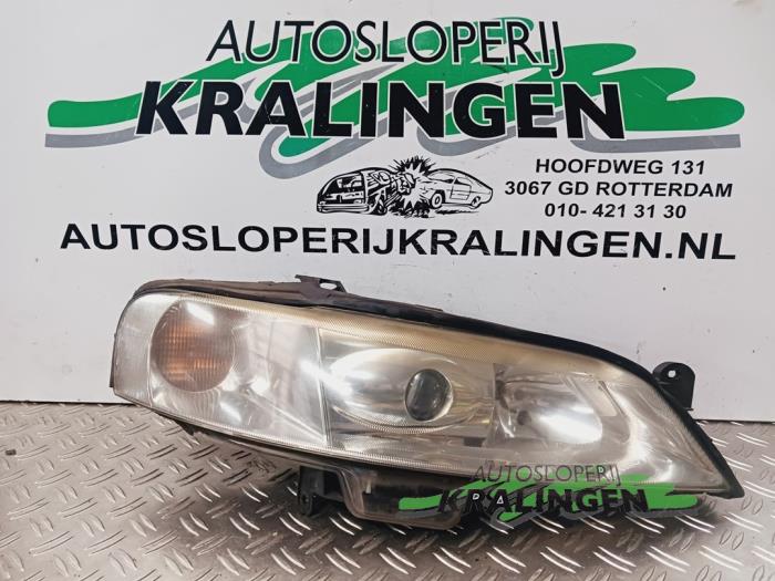 Używane Reflektor prawy Opel Vectra B (36) 1.8 16V Ecotec Cena € 24,98 Procedura marży oferowane przez Autosloperij Kralingen B.V.
