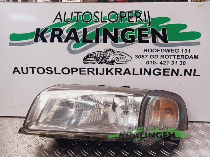 Używane Reflektor lewy Volvo S80 (TR/TS) 2.9 SE 24V Cena € 34,99 Procedura marży oferowane przez Autosloperij Kralingen B.V.