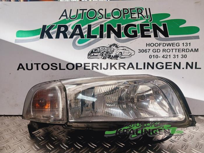 Używane Reflektor prawy Volvo S80 (TR/TS) 2.9 SE 24V Cena € 39,99 Procedura marży oferowane przez Autosloperij Kralingen B.V.