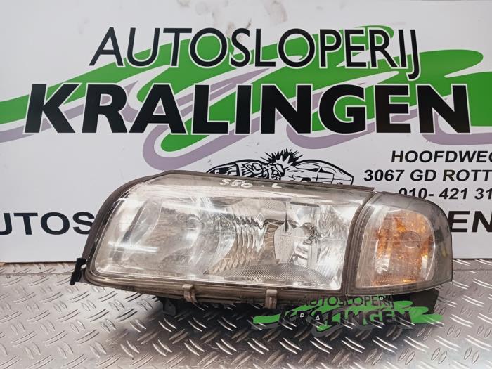 Używane Reflektor lewy Volvo S80 (TR/TS) 2.9 SE 24V Cena € 34,98 Procedura marży oferowane przez Autosloperij Kralingen B.V.