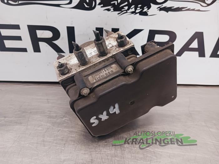 ABS-pump från en Suzuki SX4 (EY/GY) 1.6 16V VVT Comfort,Exclusive Autom. 2008