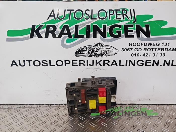 Begagnade Säkringsbox Renault Laguna II (BG) 1.8 16V Pris € 24,98 Marginaltabell erbjuds av Autosloperij Kralingen B.V.