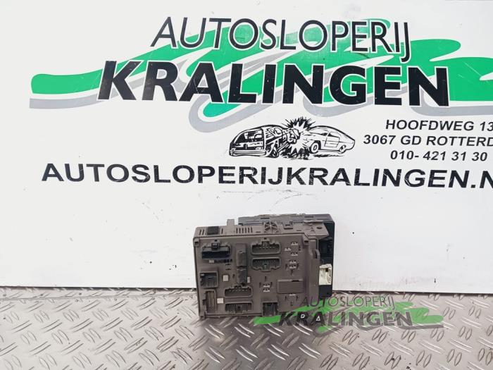 Begagnade Säkringsbox Renault Laguna II (BG) 1.8 16V Pris € 39,99 Marginaltabell erbjuds av Autosloperij Kralingen B.V.